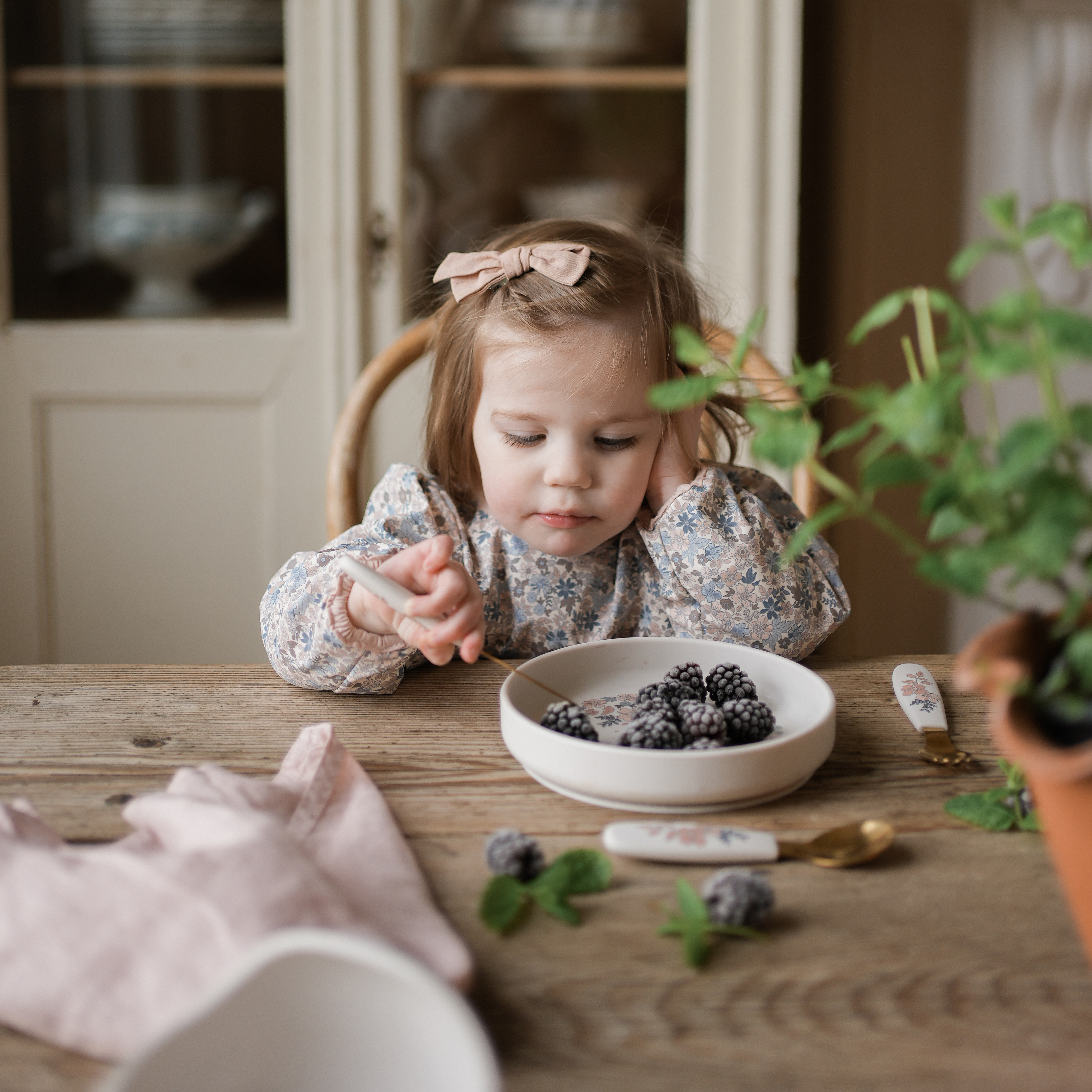 Elodie langærmet hagesmæk Blue Garden