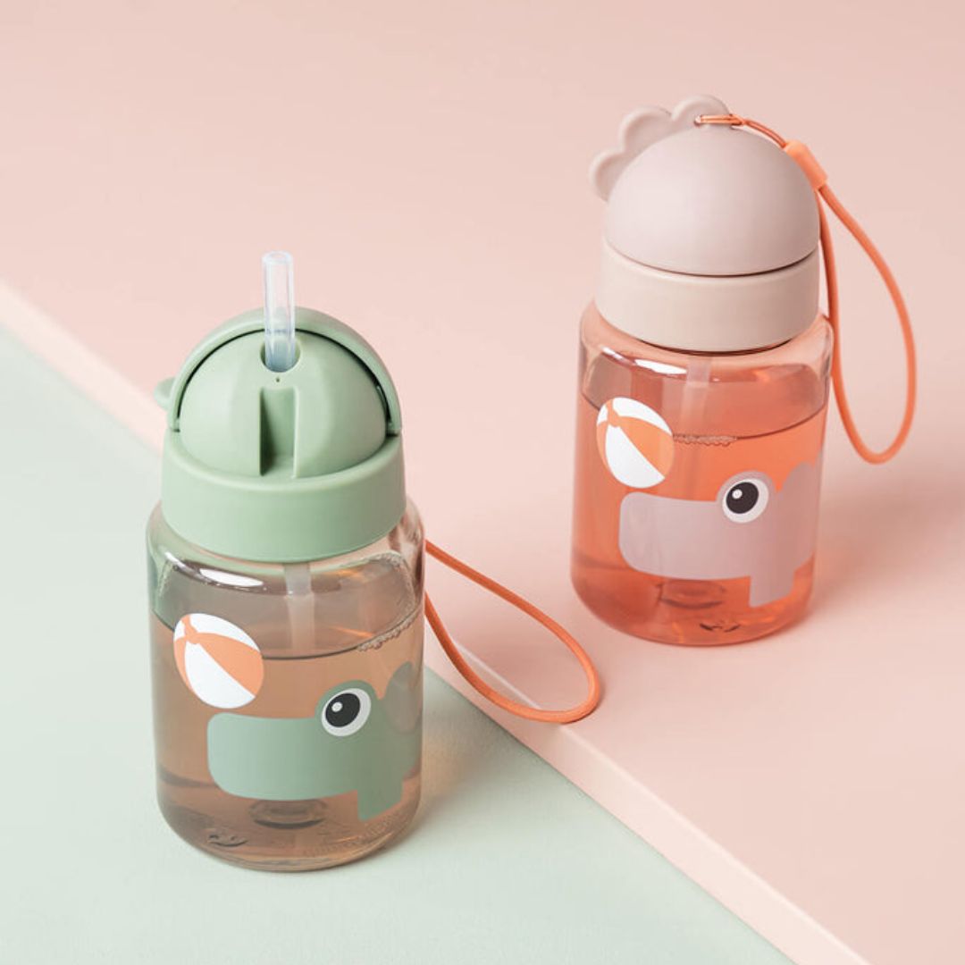 Udført af Deer Straw Bottle Playground Powder