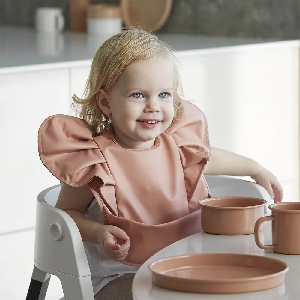 Elodie hagesmæk med bløde terrakotta-vinger